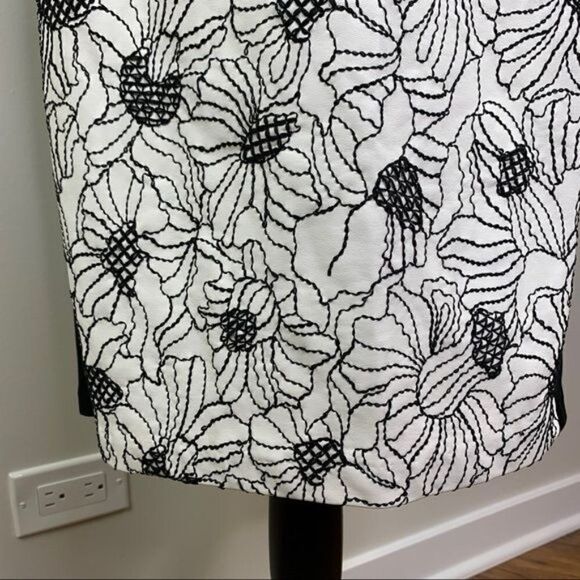 Rickie Freeman for Teri Jon B/W Embroidered Faux Leather Sheath Dress 10 - Picture 7 of 13